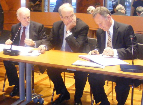 La signature de cette convention a lieu en présence de D. Charpentier, DG du CRT Riviera Côte d’Azur, d’A.Gumiel, Pdt du CRT Riviera Côte d’Azur et R. Salles, Député des Alpes-Maritimes La signature de cette convention a lieu en présence de D. Charpentier, DG du CRT Riviera Côte d’Azur, d’A.Gumiel, Pdt du CRT Riviera Côte d’Azur et R. Salles, Député des Alpes-Maritimes