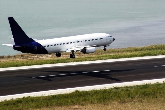 L'objectif du projet de loi est de limiter les désagréments des grèves dans les aéroports - Photo-libre.fr L'objectif du projet de loi est de limiter les désagréments des grèves dans les aéroports - Photo-libre.fr