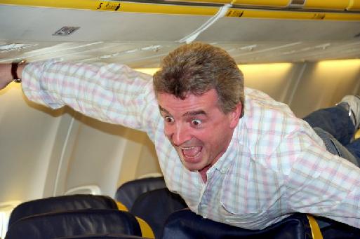 (cliquer pour agrandir) Cela plane pour ''Terrific Mike'' qui attend encore celui qui le terrassera... (cliquer pour agrandir) Cela plane pour ''Terrific Mike'' qui attend encore celui qui le terrassera...