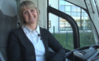 Conductrice d'autocar : "Les femmes ont leur place, mais ça restera un métier d'homme" (VIDEO)