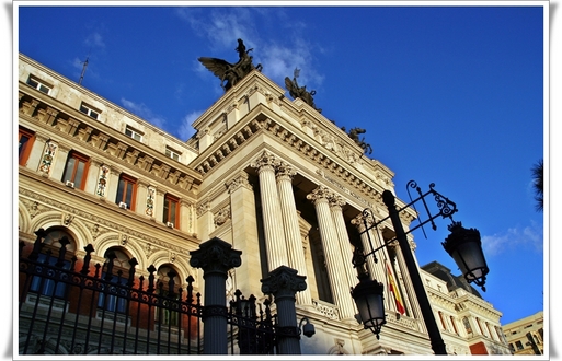 ''Le fait de détenir un vaste patrimoine culturel et historique ne suffit pas. Les exemples de Bilbao, Barcelone, Madrid (notre photo) ou Valence sont là pour montrer comment on peut renouveler l’offre...