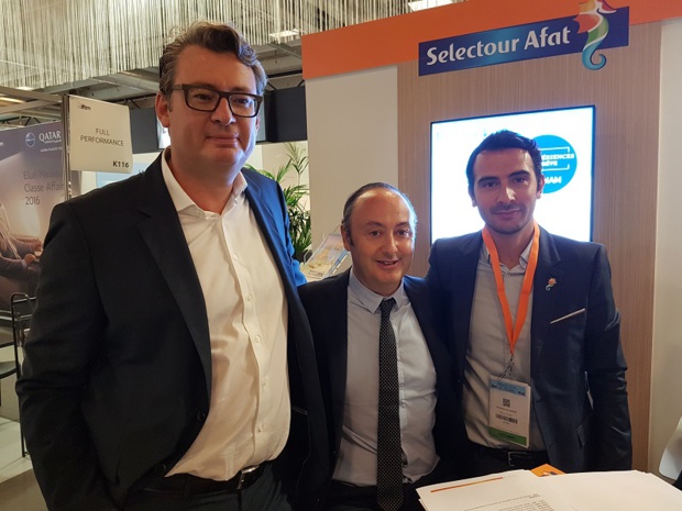 Laurent Maucort, le directeur général, Laurent Abitbol, président de la coopérative et Edouard Roux de Lusignan directeur marketing et digital de Selectour Afat sur le stand du réseau à l'IFTM Top Resa - Photo CE Laurent Maucort, le directeur général, Laurent Abitbol, président de la coopérative et Edouard Roux de Lusignan directeur marketing et digital de Selectour Afat sur le stand du réseau à l'IFTM Top Resa - Photo CE