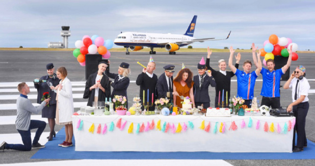Avec "Celebration Stopover Buddy", les passagers d'Icelandair peuvent découvrir le quotidien des Islandais et en profiter pour célébrer un événement personnel - Photo : Icelandair Avec "Celebration Stopover Buddy", les passagers d'Icelandair peuvent découvrir le quotidien des Islandais et en profiter pour célébrer un événement personnel - Photo : Icelandair