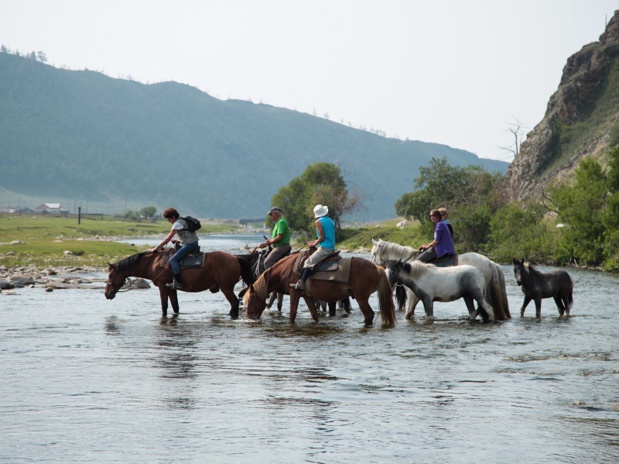 Rando-découverte à cheval lors de la seconde étape de la Grande Expédition de Huwans en Sibérie Orientale - Photo : Huwans