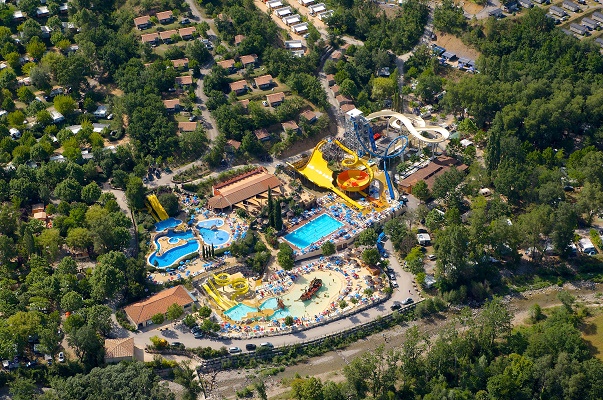 Le camping 5 étoiles Le Pommier, en Ardèche, accueille un parc aquatique de plus de 12 000 m² - Photo : Ciela Village