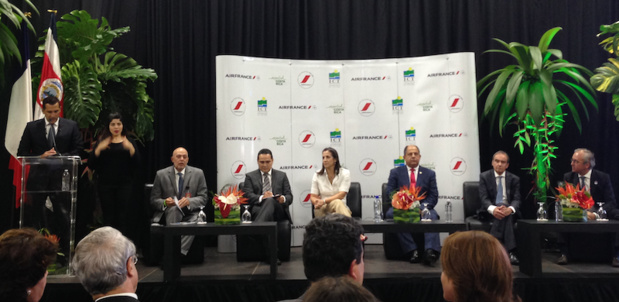 Le président du Costa Rica a accueilli le vol inaugural d'Air France - DR