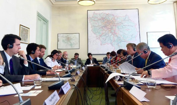 Réunion de travail entre les autorités touristiques françaises et coréennes pour faire revenir les touristes en France - DR : F.Navarro Réunion de travail entre les autorités touristiques françaises et coréennes pour faire revenir les touristes en France - DR : F.Navarro