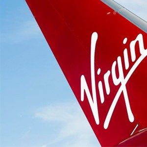 Virgin Atlantic : R. Branson offre le champagne aux passagers pour les 20 ans d'opérations en Afrique du Sud