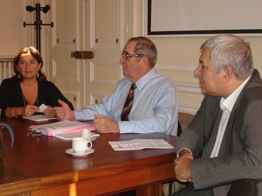 Ce matin au SNAV G. Colson entouré de V. Boned (Directeur juridique) et J.-M. Rozé (Secrétaire général) Ce matin au SNAV G. Colson entouré de V. Boned (Directeur juridique) et J.-M. Rozé (Secrétaire général)