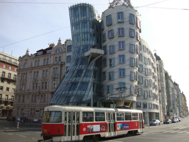 Frank Gehry : un hôtel dans la maison dansante de Prague