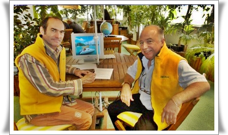 Jean-Pascal Siméon et Charlie Capelle, signent en 2006 un partenariat pour la Route du Rhum sous les couleurs de SWITCH. Mais le navire va chavirer rapidement alors qu'il se trouve à environ 200 miles du Cap du Finistère