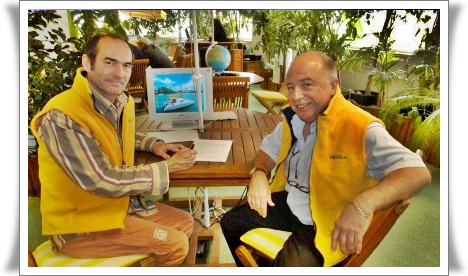 Jean-Pascal Siméon et Charlie Capelle, signent en 2006 un partenariat pour la Route du Rhum sous les couleurs de SWITCH. Mais le navire va chavirer rapidement alors qu'il se trouve à environ 200 miles du Cap du Finistère Jean-Pascal Siméon et Charlie Capelle, signent en 2006 un partenariat pour la Route du Rhum sous les couleurs de SWITCH. Mais le navire va chavirer rapidement alors qu'il se trouve à environ 200 miles du Cap du Finistère