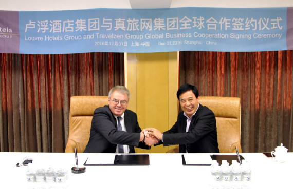 Pierre-Frédéric Roulot, CEO Louvre Hotels Group et Jijun Shi, CEO Travelzen - Photo : Louvre Hotels Group Pierre-Frédéric Roulot, CEO Louvre Hotels Group et Jijun Shi, CEO Travelzen - Photo : Louvre Hotels Group