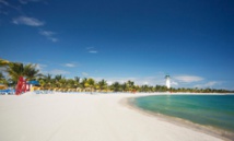 [La plage d’Harvest Caye est le principal attrait de la destination - DR : NCL