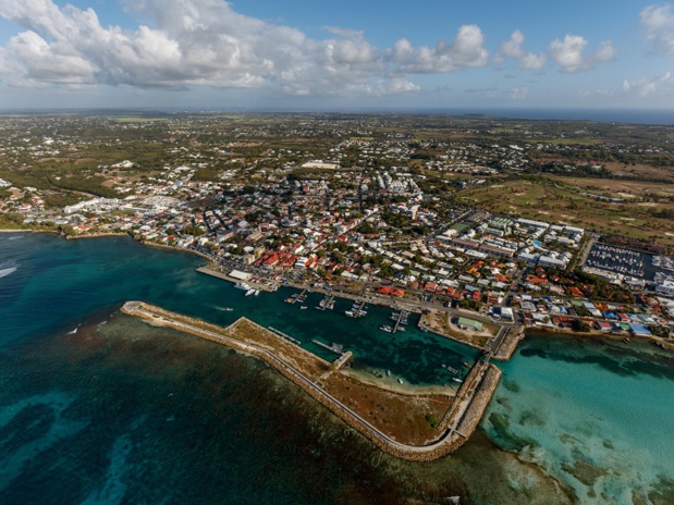 Pour des raisons techniques et politiques, l’eau est coupée d’une manière régulière dans la région de Saint-François, région touristique, et dans toute la Guadeloupe en général - DR : Fotolia, thomathzac23