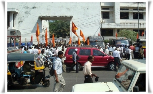 Manifestations devant le siège de jet airways Manifestations devant le siège de jet airways