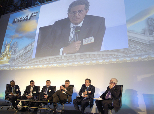 De gauche à droite : Girma Wake (Ethiopian Airlines), Mohamad El Hout (MEA), Björn Näf (Gulf Air), Robert Crandall (Pogo), Jean-Cyril Spinetta (Air France-KLM) et Pierre Jeanniot (modérateur) De gauche à droite : Girma Wake (Ethiopian Airlines), Mohamad El Hout (MEA), Björn Näf (Gulf Air), Robert Crandall (Pogo), Jean-Cyril Spinetta (Air France-KLM) et Pierre Jeanniot (modérateur)