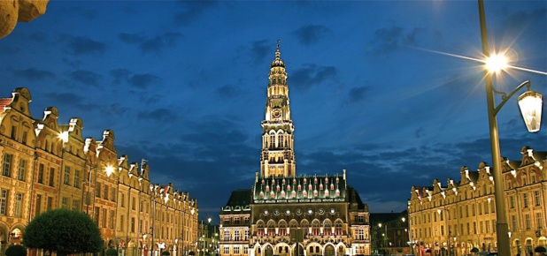 037 Arras de nuit - hotel de ville  Cituation et Ensemble - OT Arras
