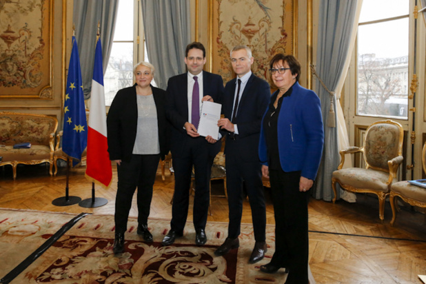 Matthias Fekl, Secrétaire d’Etat chargé de la Promotion du tourisme, Martine Pinville, Secrétaire d’Etat chargée du Commerce, de l’Artisanat, de la Consommation et de l’Economie sociale et solidaire et Pascale Boistard, Secrétaire d’Etat chargée des Personnes âgées et de l’Autonomie avec le député Christophe Bouillon. DR Quai d'Orsay.