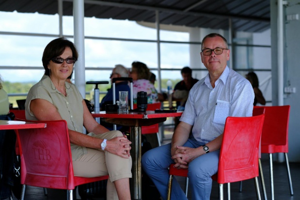 A l'aéroport de Tamatave, Christine Baal, présidente des Distributeurs de LEV national et représentante d’ECTAA chez IATA et Michel de Blust, Secrétaire Général de l'ECTAA - DR : L.D.