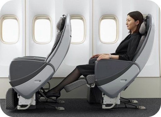 L’implantation à 97 cm offre 20 % d‘espace sup', l’accoudoir est plus large, les sièges coques permettent une inclinaison de 3 degrés sup'. Le tout avec un repose-jambes, repose-pieds, écran individuel, liseuse et prise ordinateur. L’implantation à 97 cm offre 20 % d‘espace sup', l’accoudoir est plus large, les sièges coques permettent une inclinaison de 3 degrés sup'. Le tout avec un repose-jambes, repose-pieds, écran individuel, liseuse et prise ordinateur.