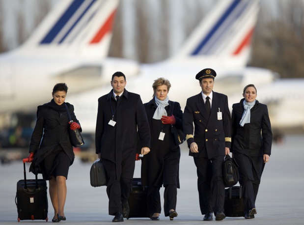 Si la nouvelle compagnie devrait être opérée par des pilotes Air France, les hôtesses et stewards doivent eux "provenir d’une filière de recrutement spécifique aux conditions du marché". Il s’agit là du principal point de mécontentement, les PNC s’estimant défavorisés - DR : Air France, Laurent Masson