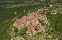 Le village médiéval de Groznjan en Istrie, région gastronome par excellence. Photo : ONT Croatie – Ivo Biocina.