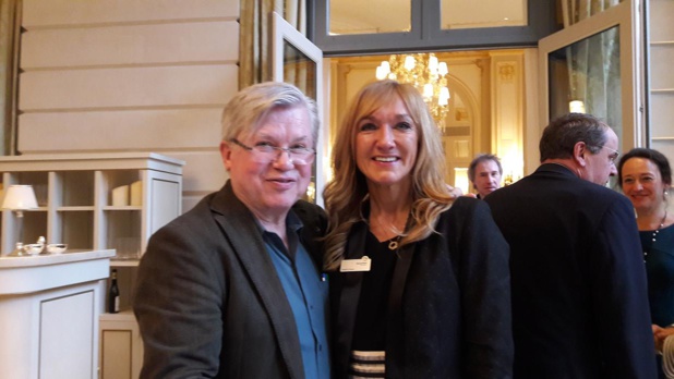 Beatrix Haun, directrice de l’ONAT en France lors de la conférence de presse organisée à l'hôtel Ritz. Ici, avec Philippe Gloaguen (Guide du Routard) - Photo : M.S.