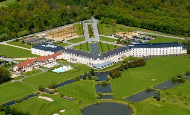 Le Dolce Chantilly permet aux professionnels en séminaire de profiter de son nouveau Community Hub après leur journée de travail - Photo : Dolce Chantilly Le Dolce Chantilly permet aux professionnels en séminaire de profiter de son nouveau Community Hub après leur journée de travail - Photo : Dolce Chantilly