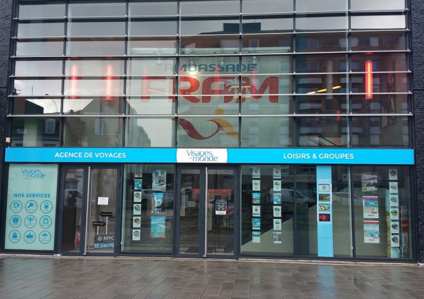 La façade de l'agence de voyages de Saint Brieuc - Photo Visages du Monde La façade de l'agence de voyages de Saint Brieuc - Photo Visages du Monde