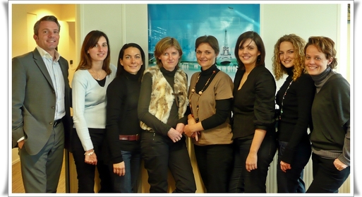 de g. à dte : Vincent Lhoste, Sandra Echevarria, Clémentine Ricour, Armelle Guillot, Hélène Bucaille, Laure Larramendy, Caroline Paris, Armelle de Saint Sernin.