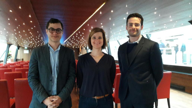 Autour de Marianne Chandernagor, directrice du SMT, Martin Gaston-Dreyfus et Tristan Evrard, créateurs de la start-up GlobeDreamer. Ici aux Bateaux Mouches, lors de la présentation à la presse le 6 mars 2017 - Photo : M.S.