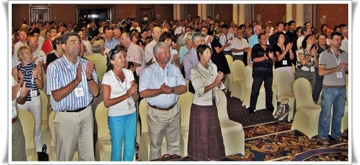 Dans sa présentation Selectour a fait valoir « son » modèle gagnant : le client + internet = un brouillon de voyage. Le client + son conseil expert = le voyage idéal, voyage bien entendu finalisé avec ledit expert. Dans sa présentation Selectour a fait valoir « son » modèle gagnant : le client + internet = un brouillon de voyage. Le client + son conseil expert = le voyage idéal, voyage bien entendu finalisé avec ledit expert.