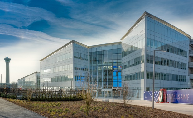 L'entrée du nouveau siège social du groupe ADP © Alain LEDUC - Groupe ADP L'entrée du nouveau siège social du groupe ADP © Alain LEDUC - Groupe ADP