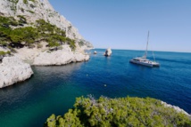 Levantin emmène ses clients faire du cabotage dans le parc des calanques de Cassis. DR: Levantin catamaran