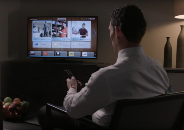 La solution permet de consulter sans interruption des offres de l'hôtel, du contenu propre à la destination et des services en ligne (c) RoomNet La solution permet de consulter sans interruption des offres de l'hôtel, du contenu propre à la destination et des services en ligne (c) RoomNet