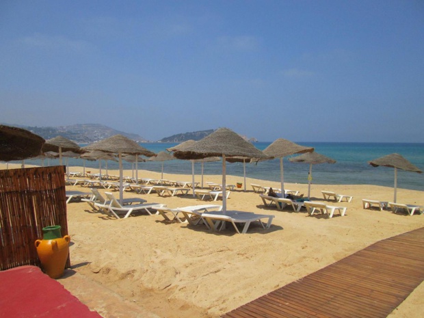 Plage entretenue et désertée photographie en fin de matinée un jour de juillet 2016. Photo MS.