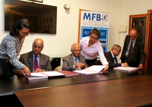 Marie-Joseph Malé, Président Directeur Général de la compagnie Air Austral et Léon Rajaobelina, Président du Conseil d’Administration d’Air Madagascar - Photo Air Madagascar Marie-Joseph Malé, Président Directeur Général de la compagnie Air Austral et Léon Rajaobelina, Président du Conseil d’Administration d’Air Madagascar - Photo Air Madagascar