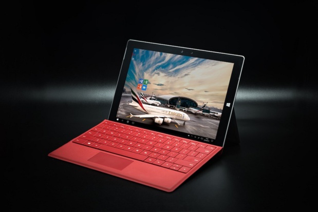 Emirates propose à ses passagers de Première Classe et Classe Affaires le prêt gratuit de tablettes tactiles sur les vols à destination des États-Unis - DR : Emirates Emirates propose à ses passagers de Première Classe et Classe Affaires le prêt gratuit de tablettes tactiles sur les vols à destination des États-Unis - DR : Emirates