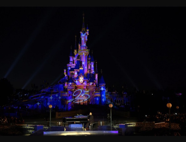 Pour Disneyland Paris, 2017 est l’année d’un double anniversaire. La destination célèbre les 25 ans de son ouverture et les 30 ans de son partenariat unique avec l’Etat français - DR : Disneyland Paris Pour Disneyland Paris, 2017 est l’année d’un double anniversaire. La destination célèbre les 25 ans de son ouverture et les 30 ans de son partenariat unique avec l’Etat français - DR : Disneyland Paris