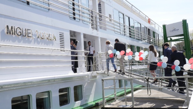 La cérémonie d'inauguration du MS Miguel Torga débute le lendemain de mon arrivée, à 11h, sur les quais de Gaia - DR : L.M. La cérémonie d'inauguration du MS Miguel Torga débute le lendemain de mon arrivée, à 11h, sur les quais de Gaia - DR : L.M.