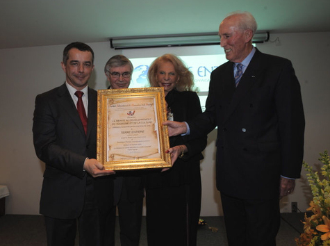 Hubert Debbasch en présence de Gisèle Rutman, de Louis Le Pensec et de Dominique Ponnau