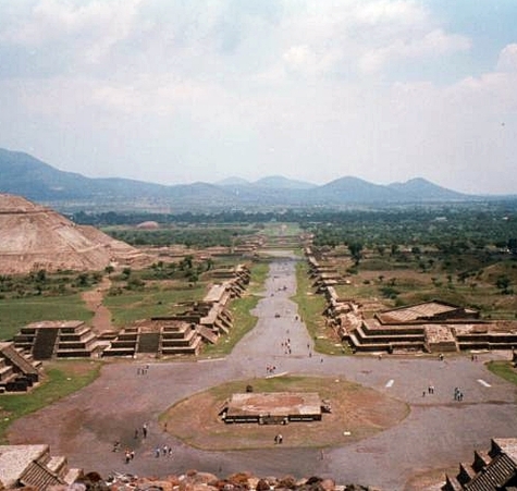 Les lieux de réception prestigieux ne manquent pas : du superbe musée d’Anthropologie au monumental Château de Chapultepec, en passant par le survol en montgolfière du spectaculaire site pré-colombien de Teotihuacan (photo) Les lieux de réception prestigieux ne manquent pas : du superbe musée d’Anthropologie au monumental Château de Chapultepec, en passant par le survol en montgolfière du spectaculaire site pré-colombien de Teotihuacan (photo)