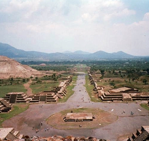 Les lieux de réception prestigieux ne manquent pas : du superbe musée d’Anthropologie au monumental Château de Chapultepec, en passant par le survol en montgolfière du spectaculaire site pré-colombien de Teotihuacan (photo)