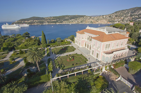 Villa Ephrussi de Rothschild avec aufond deux unités de croisière - © CRT Riviera Côte d’Azur - Pierre BEHAR