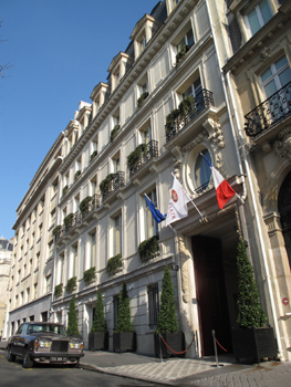 Le Crown Plaza Champs Elysées a ouvert ses portes