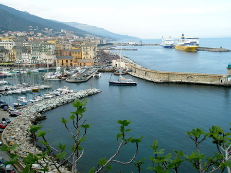 Régions insulaires : le tourisme durable en question à Bastia Régions insulaires : le tourisme durable en question à Bastia