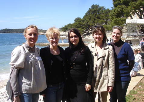 Julie Eono (1ère à gauche) et les déléguées de Club Voyages Julie Eono (1ère à gauche) et les déléguées de Club Voyages