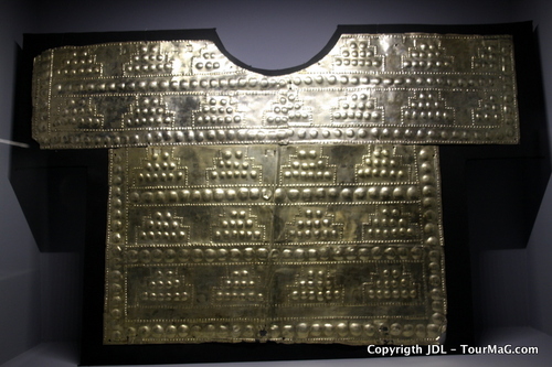 Une parure en or délicatement ciselée exposée au Musée Larco Une parure en or délicatement ciselée exposée au Musée Larco