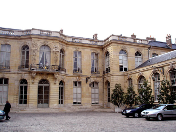 La cour de l'hôtel de Matignon - Photo Wikipedia Frédéric de Goldschmidt